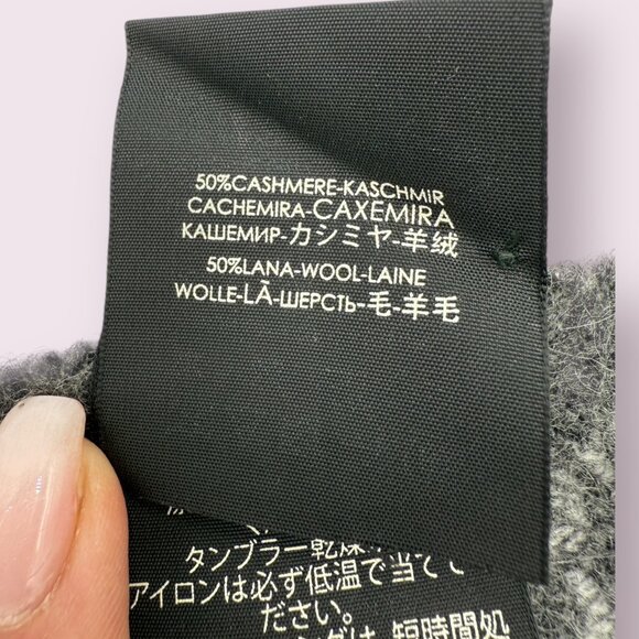 Gucci Cashmere/Wool Grey GG Fringe Scarf - Picture 6 of 6